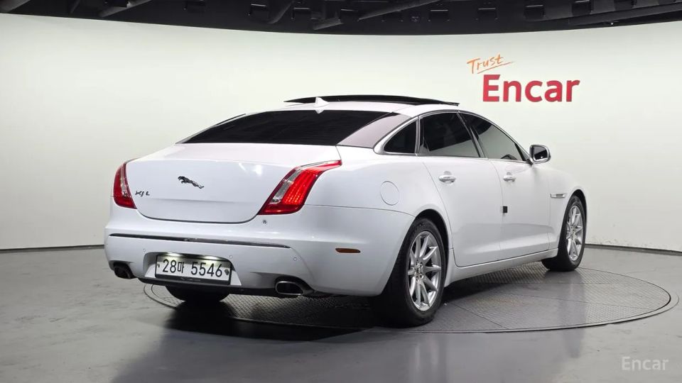 Jaguar XJ