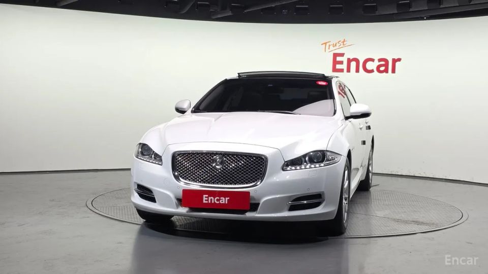 Jaguar XJ