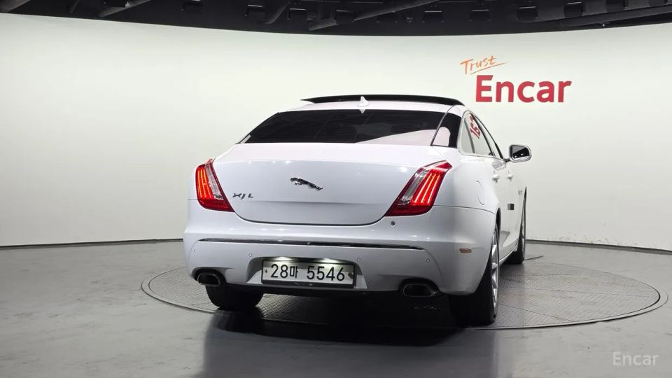 Jaguar XJ