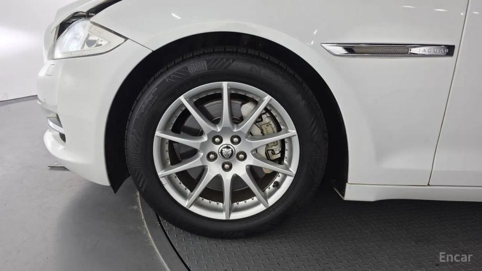Jaguar XJ