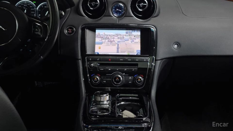 Jaguar XJ