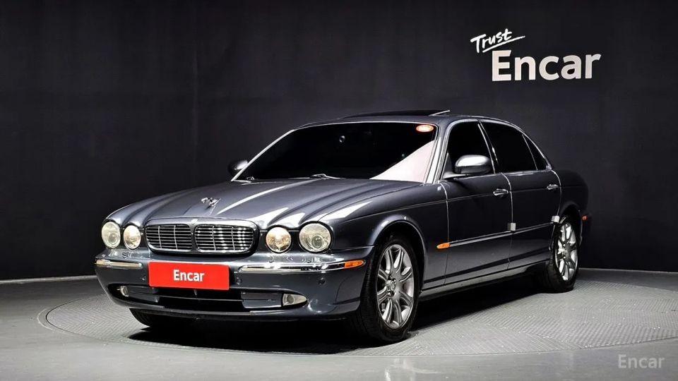 Jaguar XJ-8
