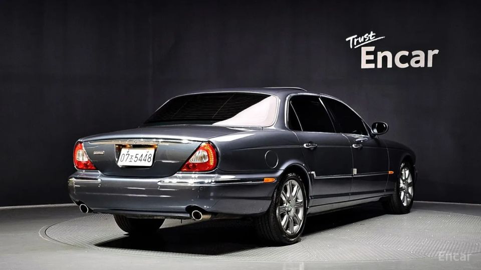 Jaguar XJ-8