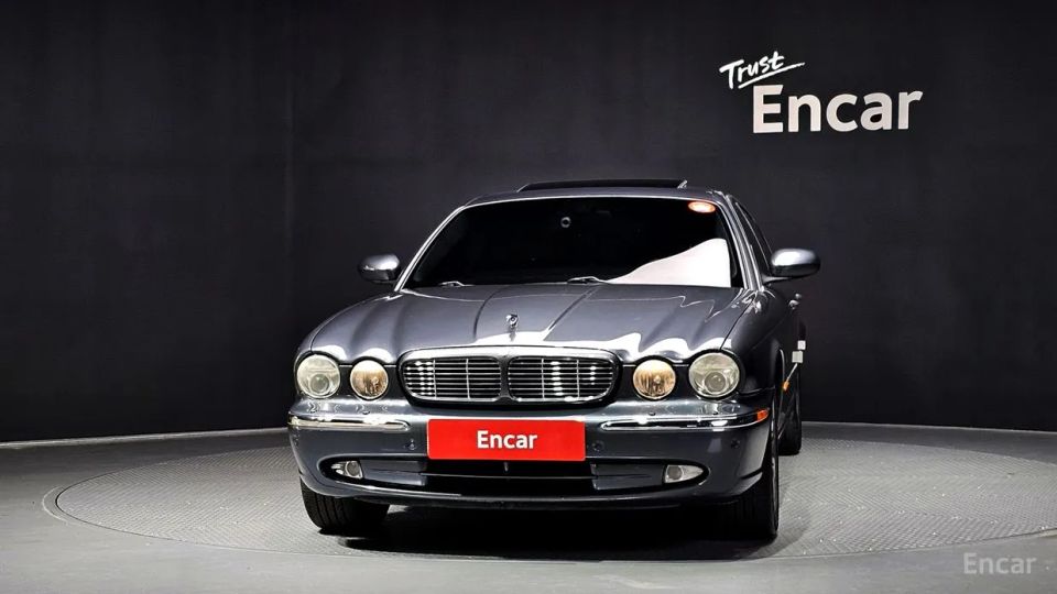 Jaguar XJ-8