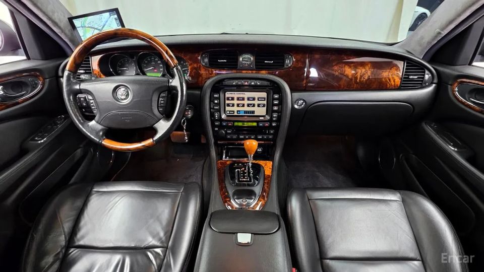 Jaguar XJ-8