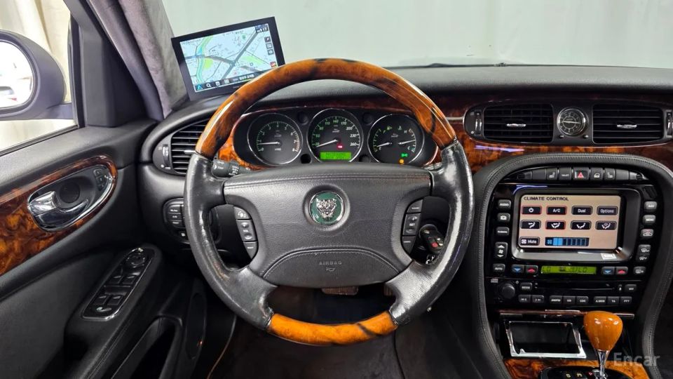 Jaguar XJ-8