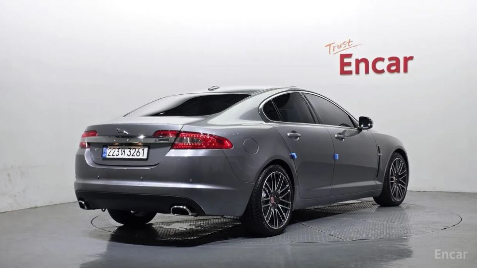 Jaguar xf