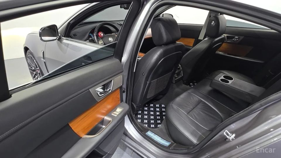 Jaguar xf