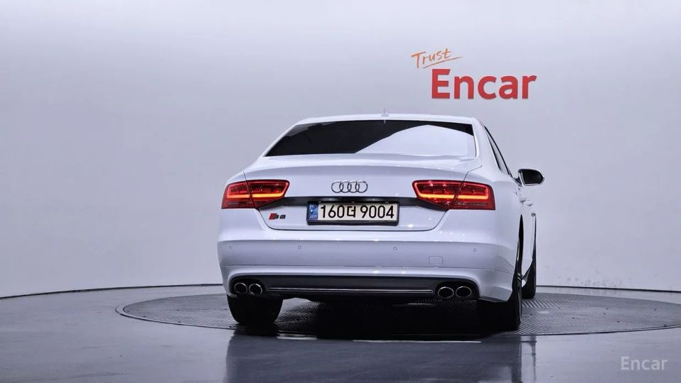Audi S8