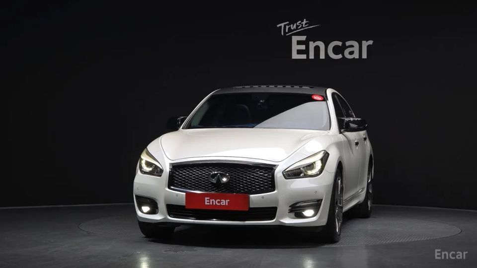 Infiniti Q70