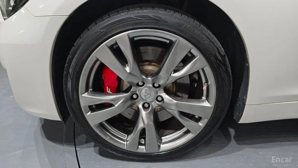 Infiniti Q70