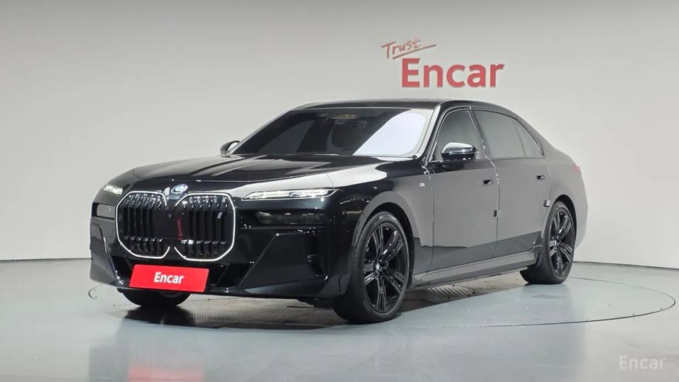 BMW i7