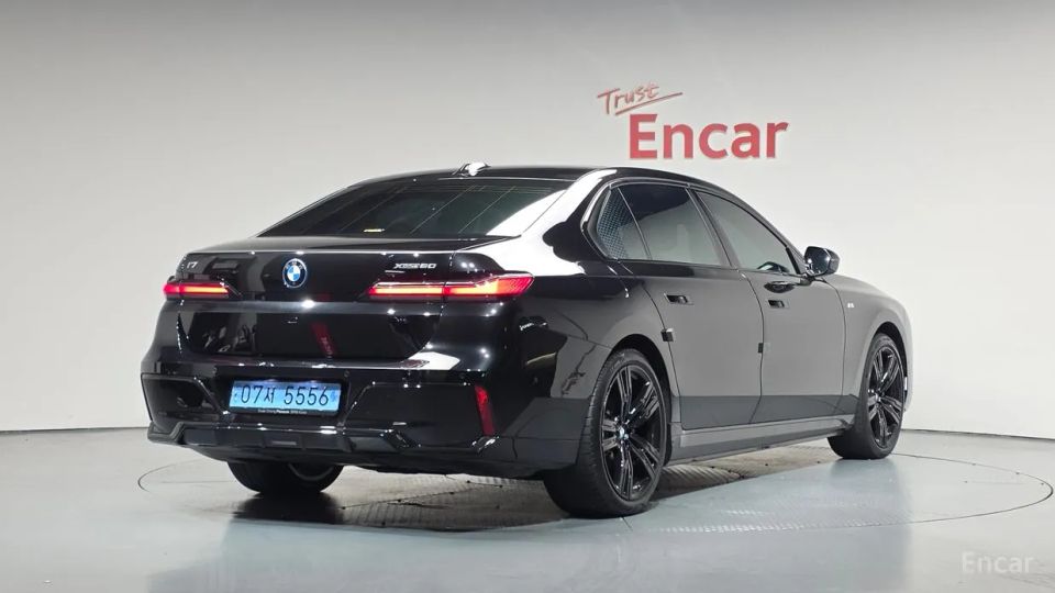 BMW i7