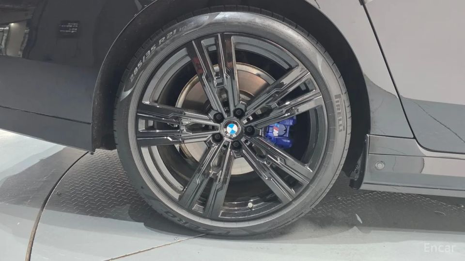 BMW i7