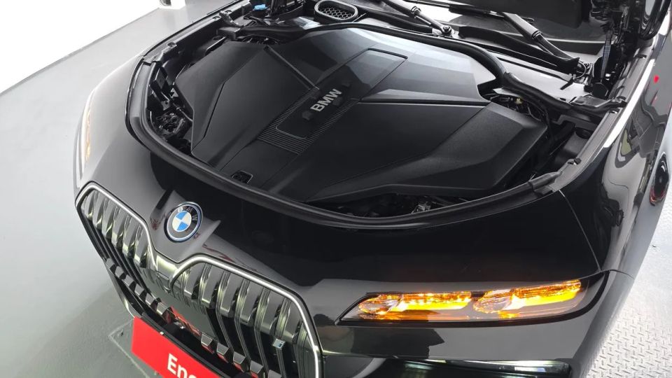 BMW i7
