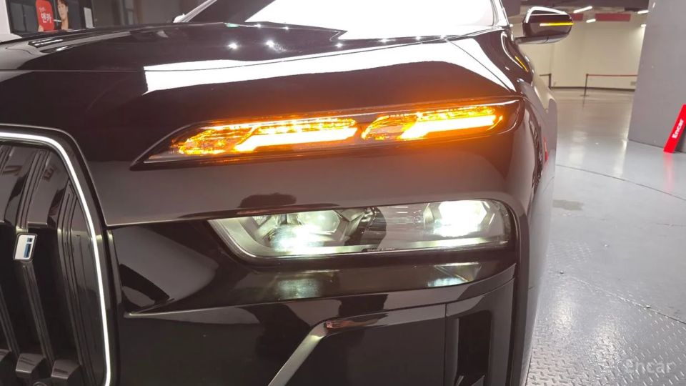 BMW i7