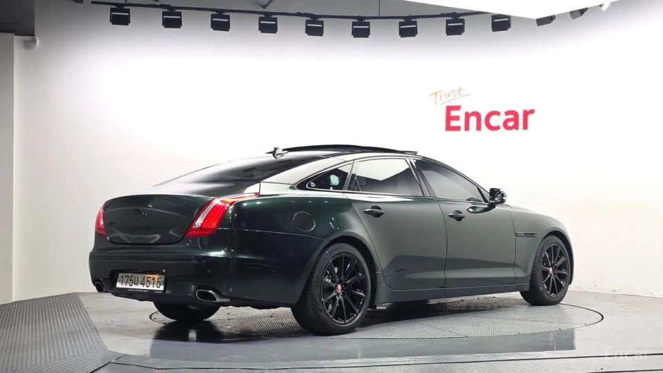 Jaguar XJ