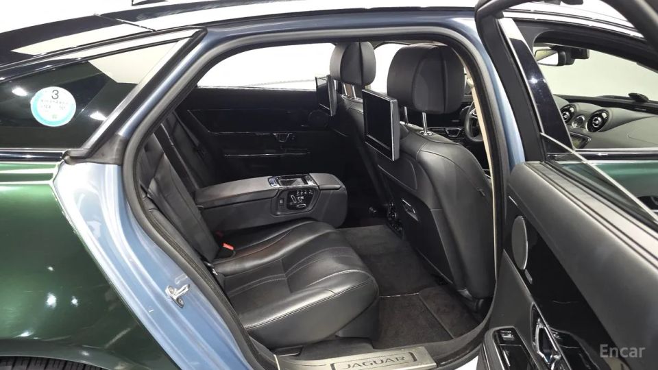 Jaguar XJ