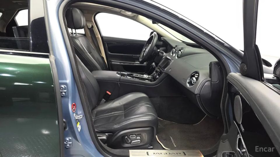 Jaguar XJ