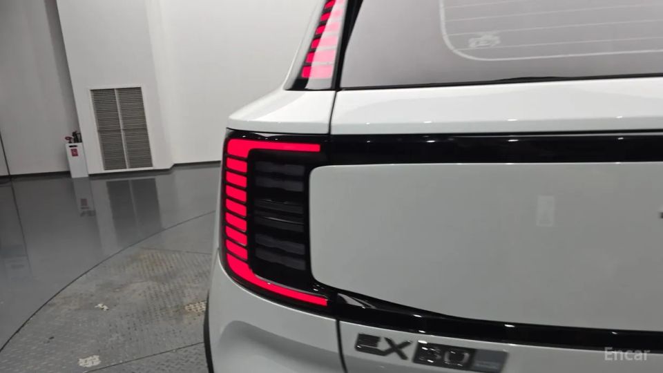 Volvo EX30