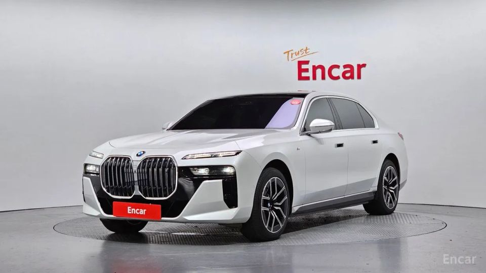 BMW i7
