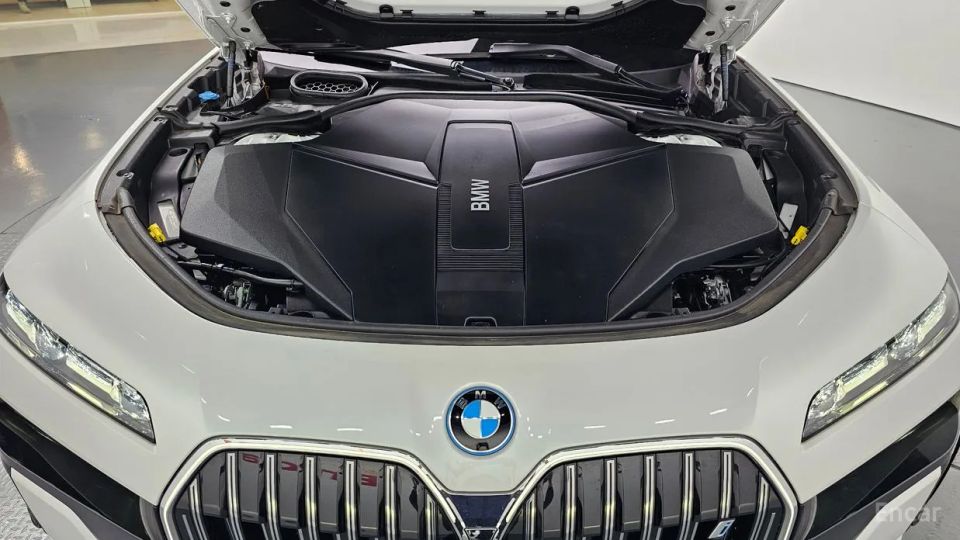 BMW i7