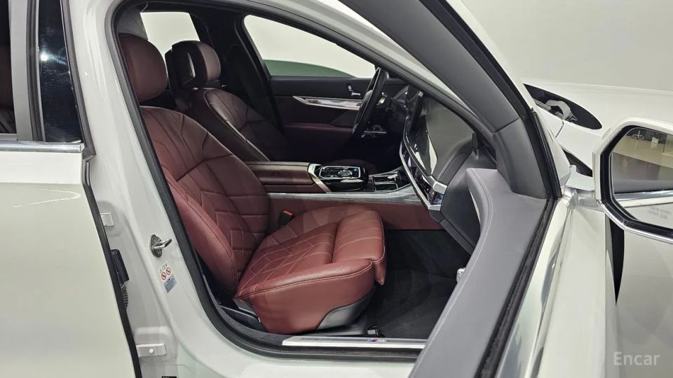 BMW i7