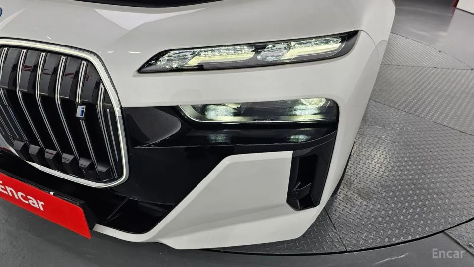 BMW i7