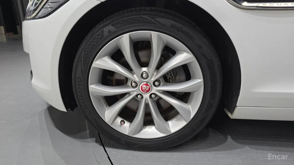 Jaguar xf