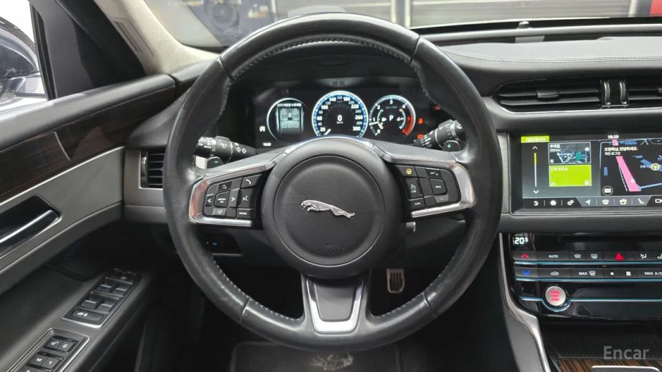 Jaguar xf