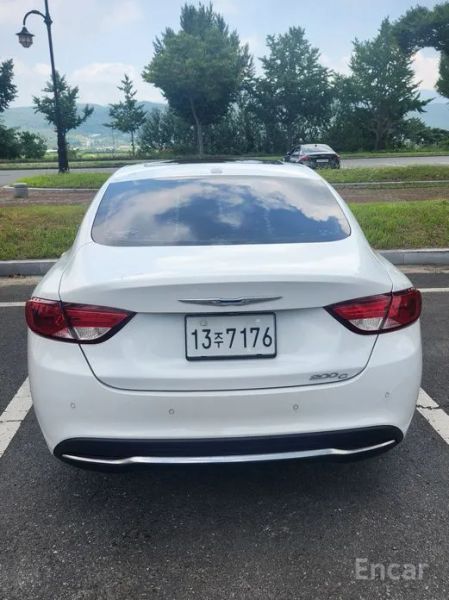 Chrysler 200