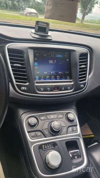 Chrysler 200