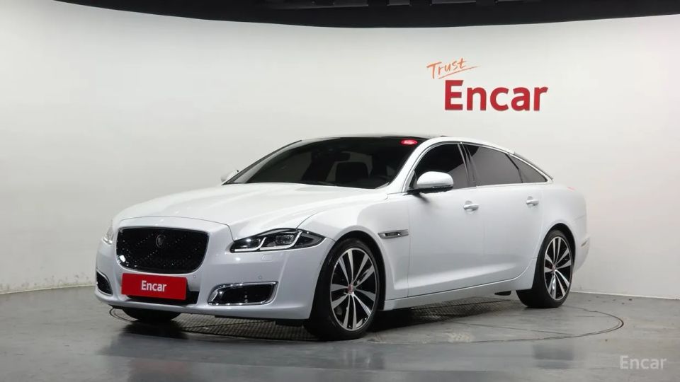 Jaguar XJ