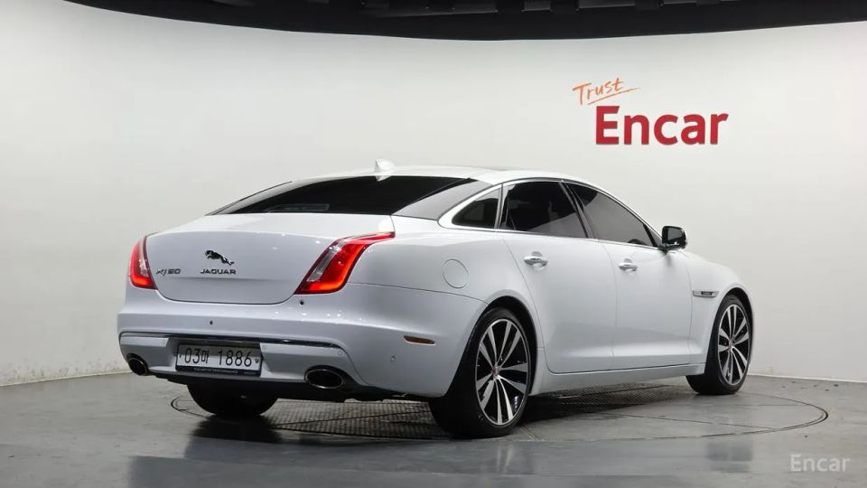 Jaguar XJ