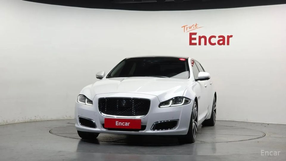 Jaguar XJ