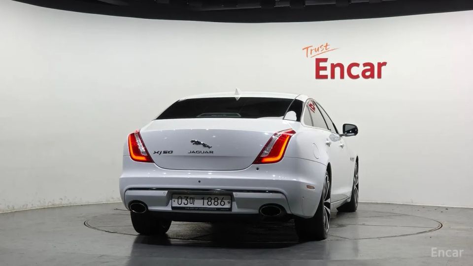 Jaguar XJ