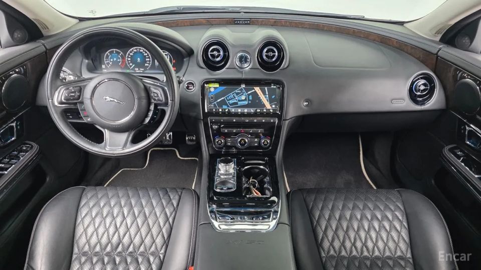 Jaguar XJ