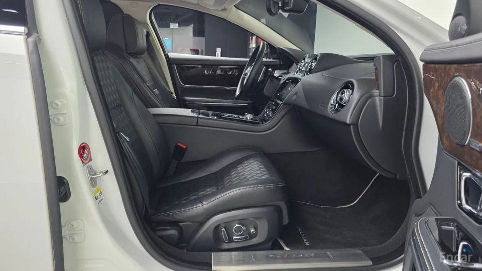 Jaguar XJ