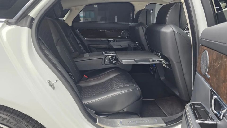 Jaguar XJ