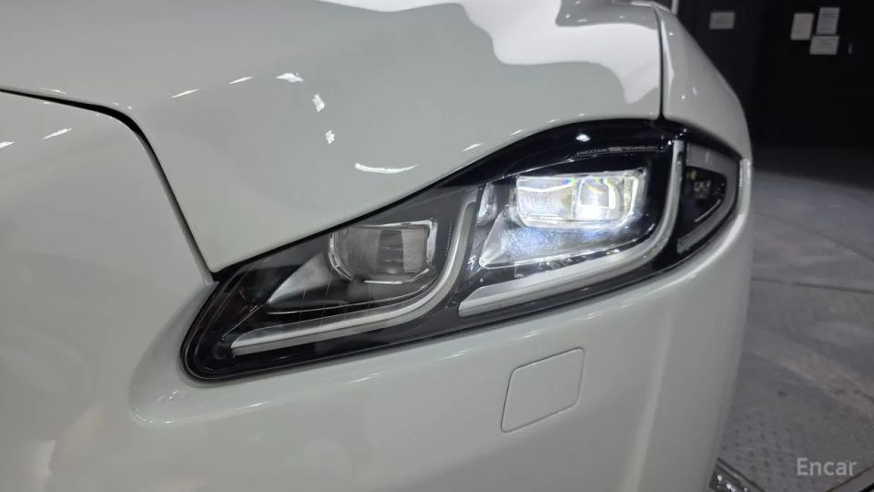 Jaguar XJ