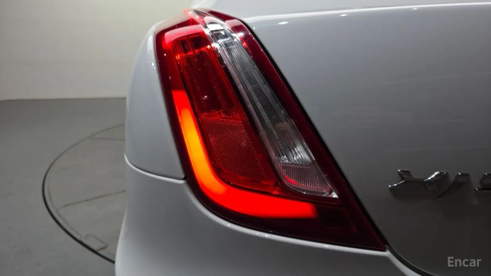Jaguar XJ
