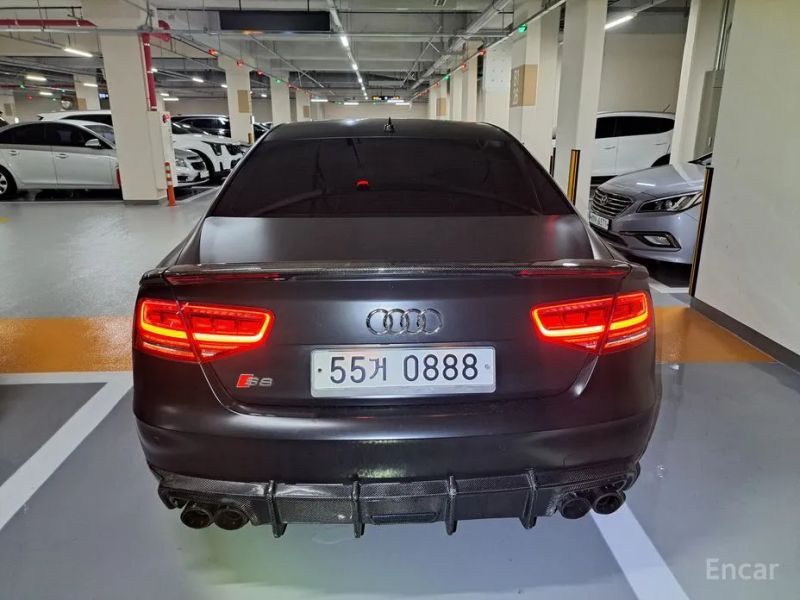 Audi S8