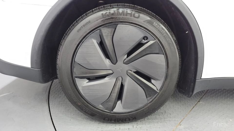 Tesla model-y