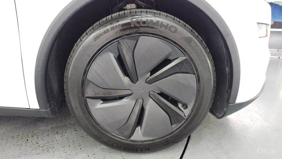 Tesla model-y