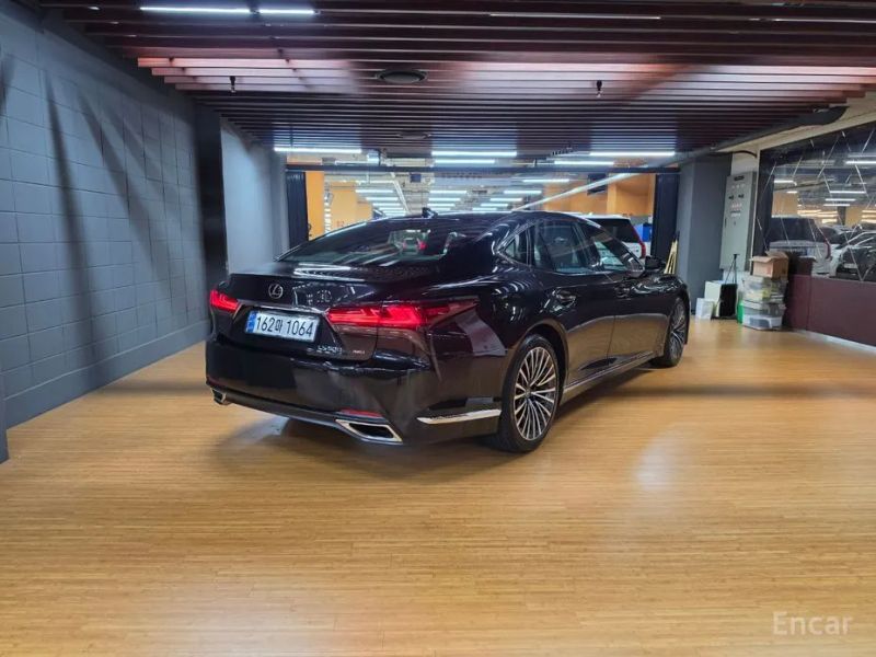 Lexus LS
