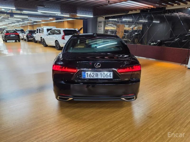 Lexus LS