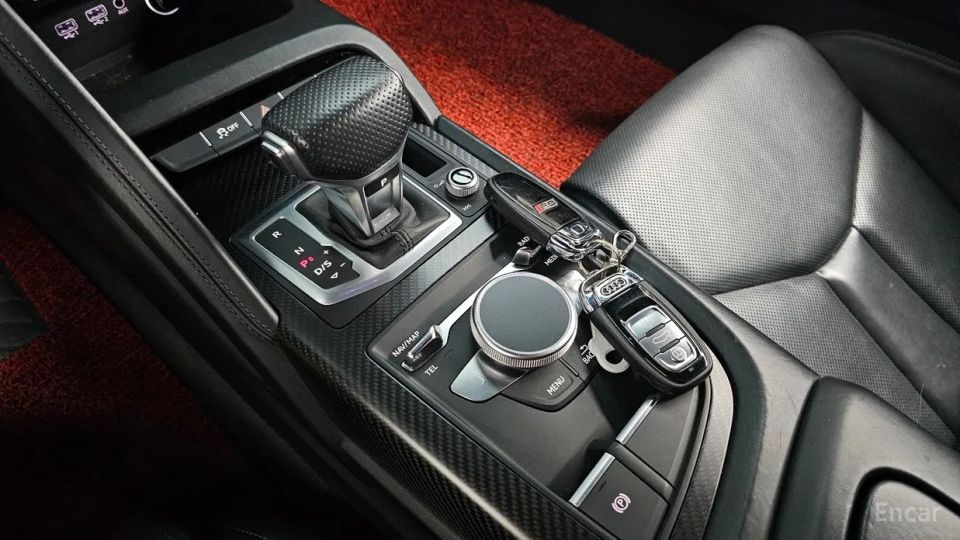 Audi R8