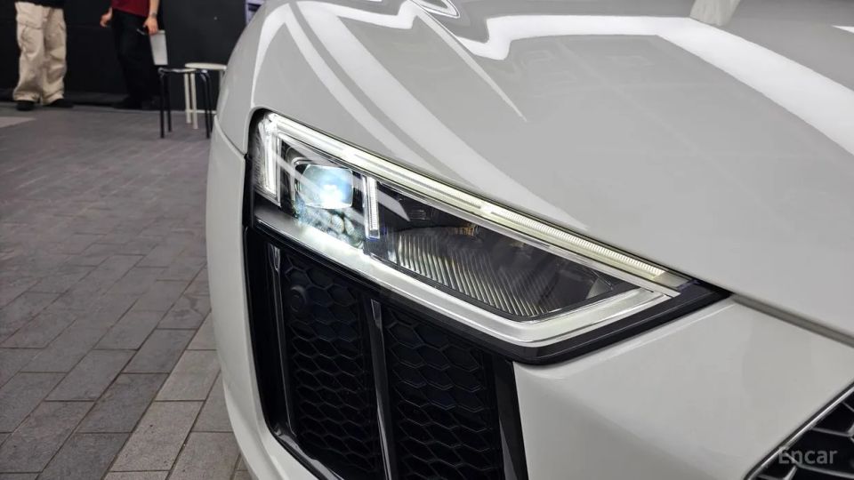Audi R8