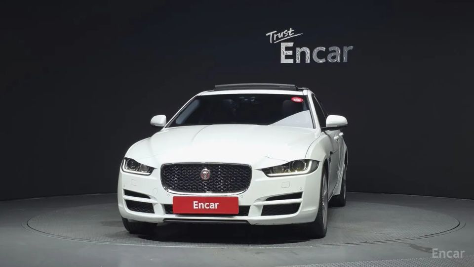Jaguar XE
