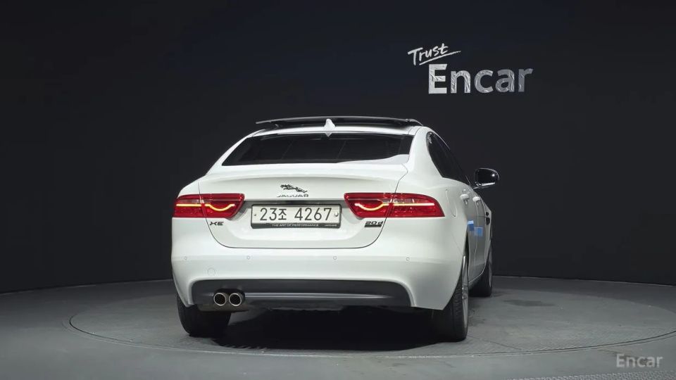 Jaguar XE